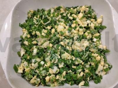 Žalioji pyragas su žaliu svogūnu ant kefyro Žingsnis 6