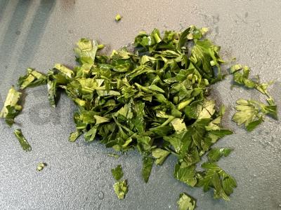 Morkos, troškintos su grietine ir žolelėmis Žingsnis 5