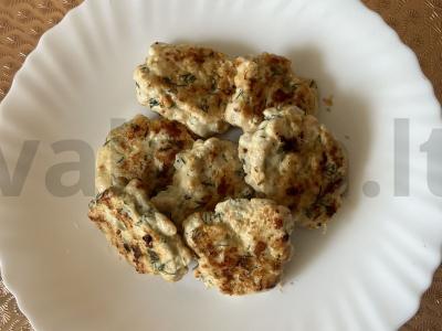 Smulkintos vištienos kotletai su grietine ir krapais pagrindine nuotrauka