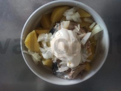 Rulonas su konservuota silkė ir bulvėmis Žingsnis 4