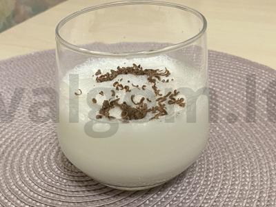 Pieno kokteilis su vyšniomis pagrindine nuotrauka