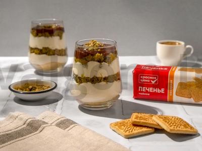 Dubajaus trifle su kreminiu sūriu pagrindine nuotrauka