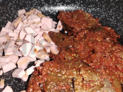 Kiaušinių pusryčiai su daržovėmis ir dešrelėmis Žingsnis 2