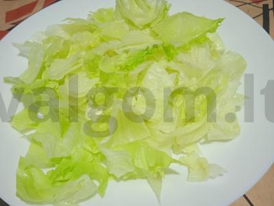 Salotas su krevetėmis, pievagrybiais ir žemės riešutais Žingsnis 1