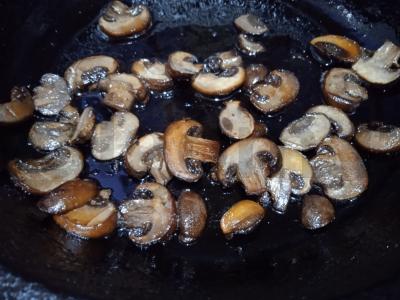 Salotas su krevetėmis, pievagrybiais ir žemės riešutais Žingsnis 2