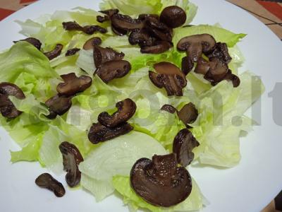 Salotas su krevetėmis, pievagrybiais ir žemės riešutais Žingsnis 3