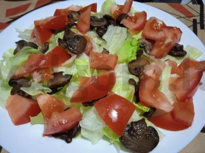 Salotas su krevetėmis, pievagrybiais ir žemės riešutais Žingsnis 4