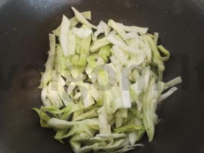 Skani solyanka katile Žingsnis 1