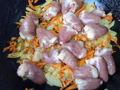 Vištienos širdelės grietinėlės padaže su grikių garnyru Žingsnis 3