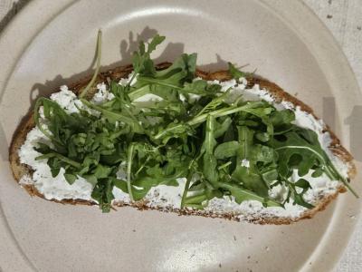 Sotūs brusketas su sūriu ir kumpiu Žingsnis 1