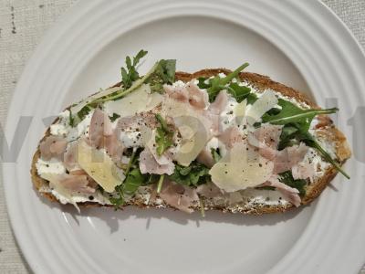 Sotūs brusketas su sūriu ir kumpiu Žingsnis 3