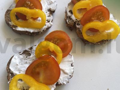 Daržovių brusketė ant daugiagrūdžio duonos Žingsnis 4