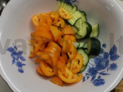 Daržovių salotas su kaparėliais Žingsnis 1