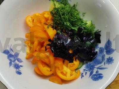 Daržovių salotas su kaparėliais Žingsnis 2