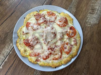 Pica ant varškės tešlos pagrindine nuotrauka