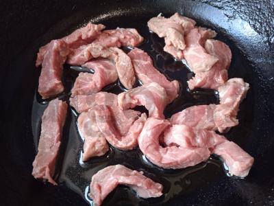 Aštrus salotas su funčozomis, jautiena ir daržovėmis Žingsnis 1