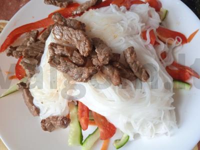 Aštrus salotas su funčozomis, jautiena ir daržovėmis Žingsnis 7