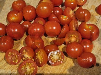 Salotas su feta sūriu, vyšniniais pomidorais ir rukola Žingsnis 2