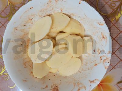 Švelnios vištienos šlaunelės ir bulvės aštriame marinate Žingsnis 3