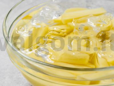 Namų bulvytės fri su parmezanu ir česnaku Žingsnis 1