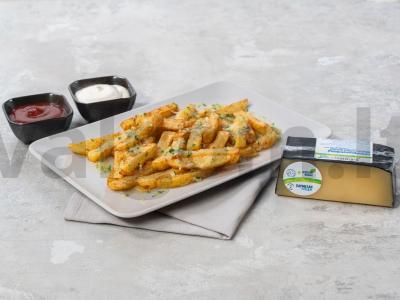 Namų bulvytės fri su parmezanu ir česnaku pagrindine nuotrauka