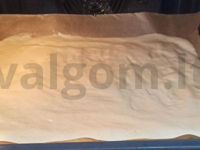 Biskvitinis ritinys su virta saldžia grietinėle Žingsnis 3