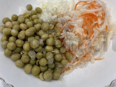 Salotos su raugintais kopūstais ir obuoliu Žingsnis 4