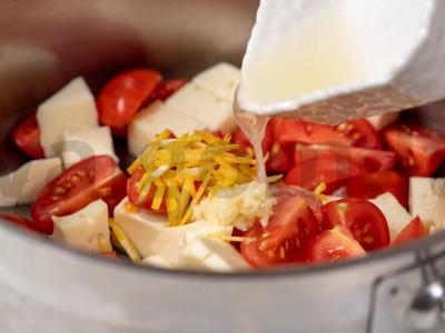 Makaronai su brie sūrio ir pomidorų padažu Žingsnis 3