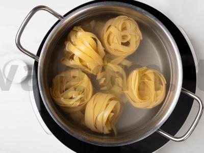 Makaronai su brie sūrio ir pomidorų padažu Žingsnis 5