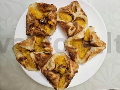 Sluoksniuotos persikų tartaletės pagrindine nuotrauka