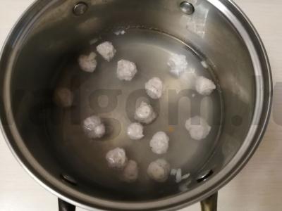 Spagečiai su mėsos kukuliais ir pomidorais Žingsnis 2