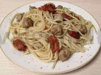 Spagečiai su mėsos kukuliais ir pomidorais pagrindine nuotrauka