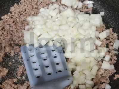 Makaronai su faršu ir svogūnais Žingsnis 4