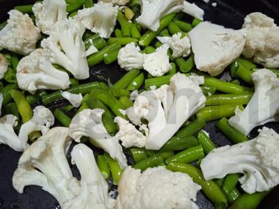 Lašiša, kepta su žiedine kopūstu ir pupelėmis Žingsnis 2