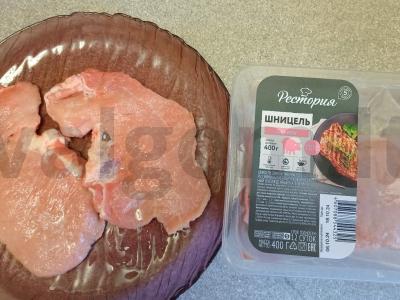 Kiaulienos šnicelis, keptas su pievagrybiais po sūriu Žingsnis 1