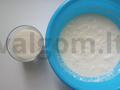 Keksas su kriauše ir sviestiniu karameliniu be miltų Žingsnis 4