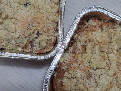 Varškės keksiukas su vyšniomis ir karameliniu streuseliu pagrindine nuotrauka