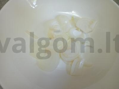 Salotas su vynuogių aliejumi prie plovo Žingsnis 1