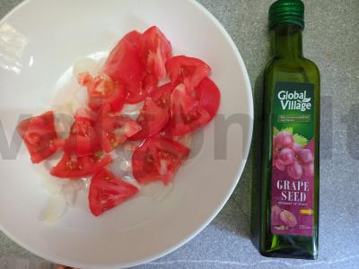 Salotas su vynuogių aliejumi prie plovo Žingsnis 5