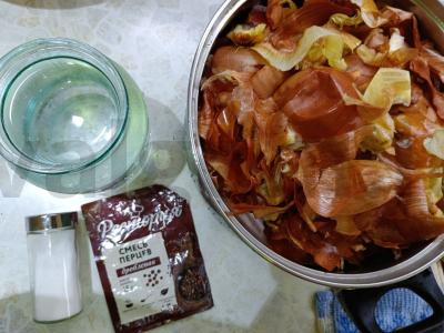 Namų kiaulienos krūtinėlė svogūnų lukštuose su česnaku Žingsnis 5