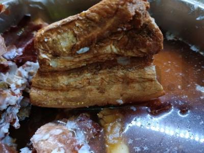 Namų kiaulienos krūtinėlė svogūnų lukštuose su česnaku Žingsnis 8