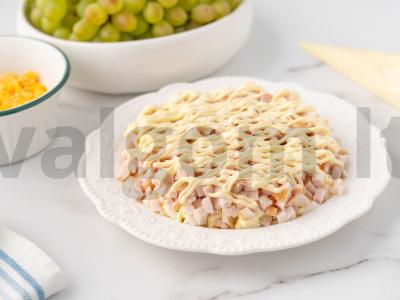 Salotas „Vynogradinka“ su vištiena ir sūriu Žingsnis 4