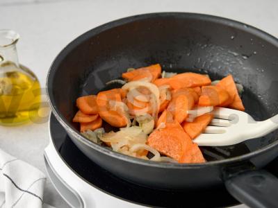 Kukurūzų plovas su kalakutų šlaunelėmis Žingsnis 2