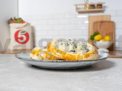 Varškė su varške pagrindine nuotrauka