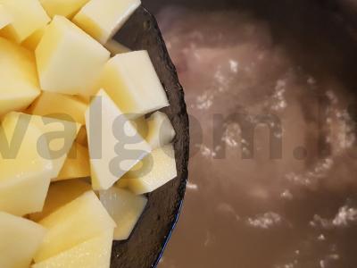 Lengvas triušienos sriuba su žvaigždutėmis makaronais ir itališkais prieskoniais Žingsnis 4