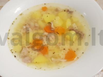 Lengvas triušienos sriuba su žvaigždutėmis makaronais ir itališkais prieskoniais pagrindine nuotrauka