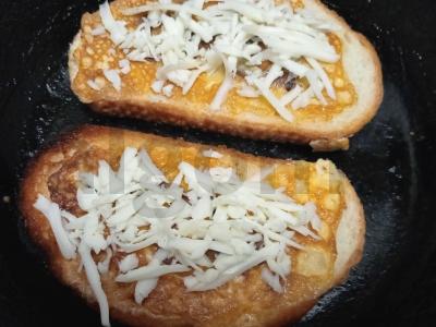 Karšti sumuštiniai su pievagrybiais ir mocarela Žingsnis 8