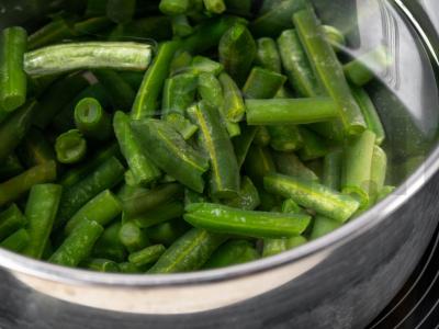 Fasolės pkhali su riešutais ir žolelėmis Žingsnis 1