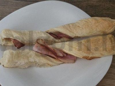 Sluoksniuotos tešlos su bekonu pagrindine nuotrauka