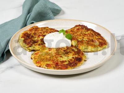 Cukinijų blynai su pomidorais ir žolelėmis pagrindine nuotrauka